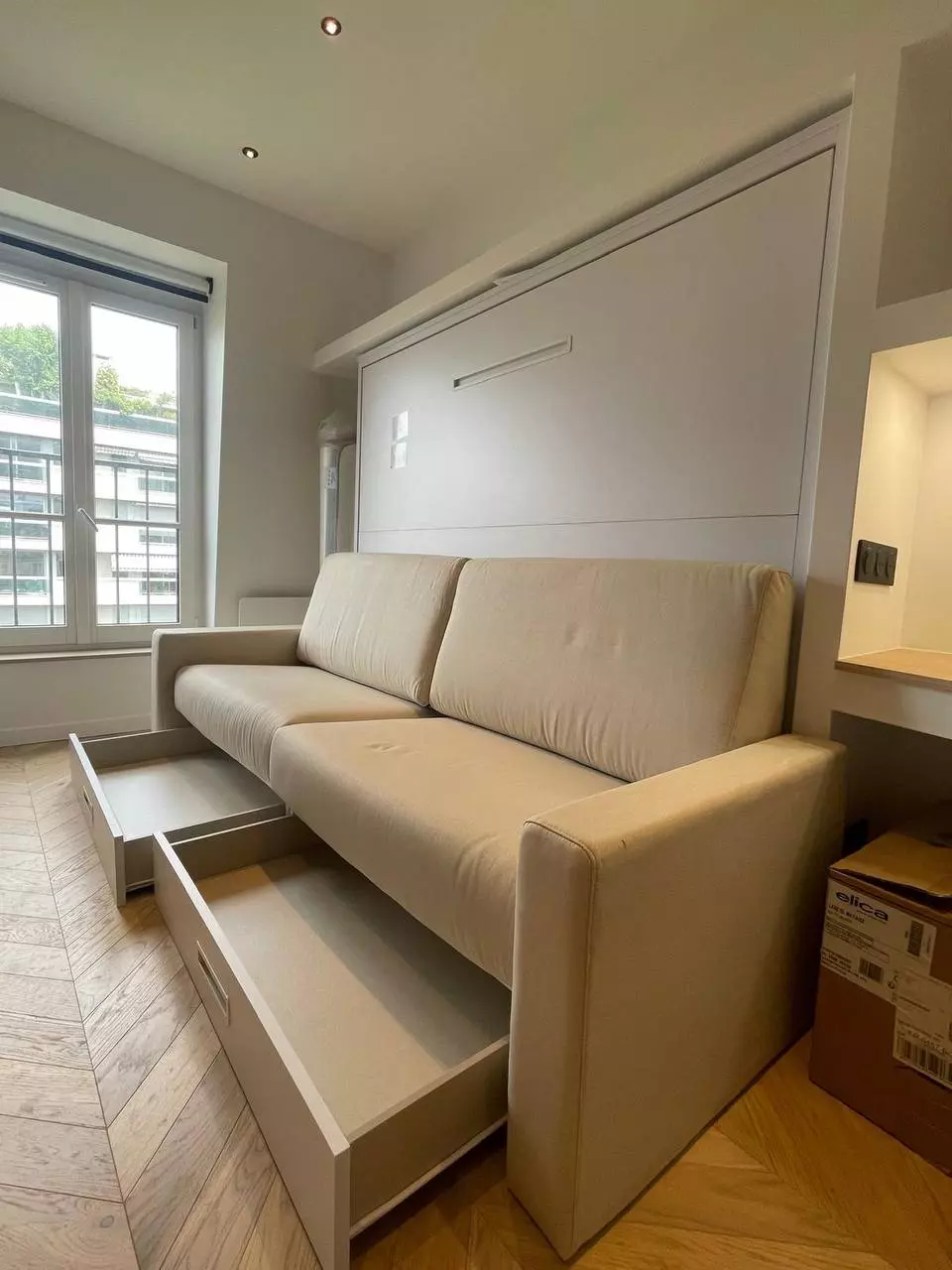 Long-term rental of 15 m² studio with balcony in Paris 7th district, France