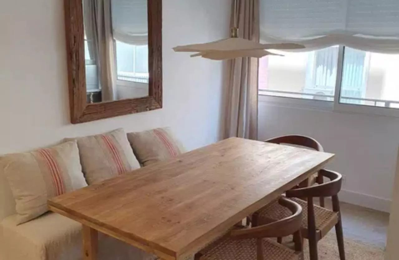 Long-term rental of 90 m² 3-bedroom apartment in the center of Alicante, Spain