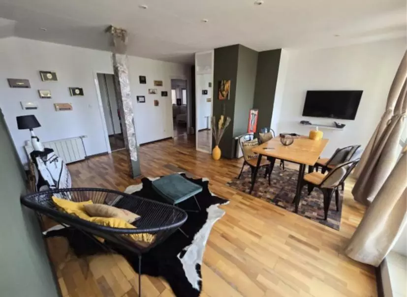 Long-term rental of 4-room apartment in the center of Varna, Bulgaria