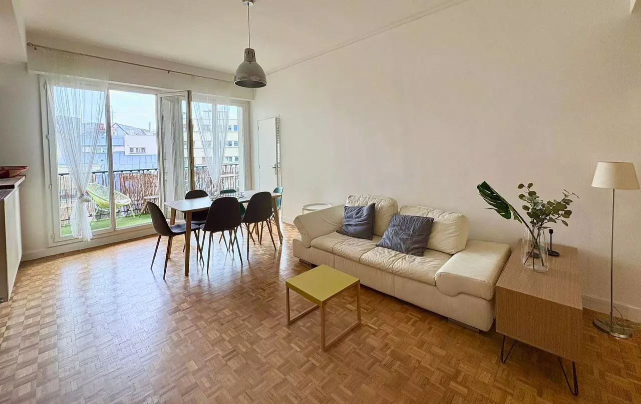 Long-term rental of 72 m² 3-room apartment in Paris 16th district, France