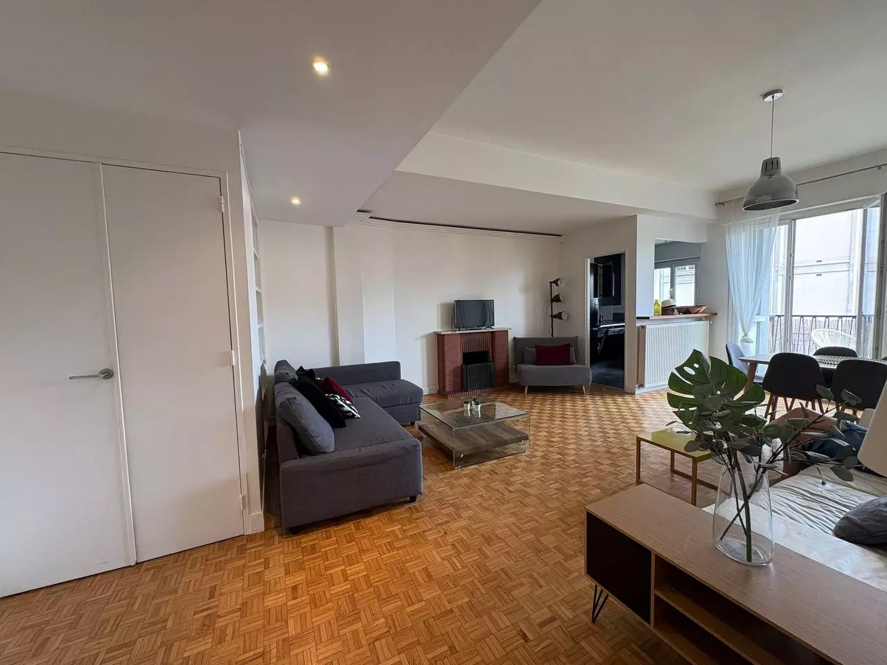Long-term rental of 72 m² 3-room apartment in Paris 16th district, France