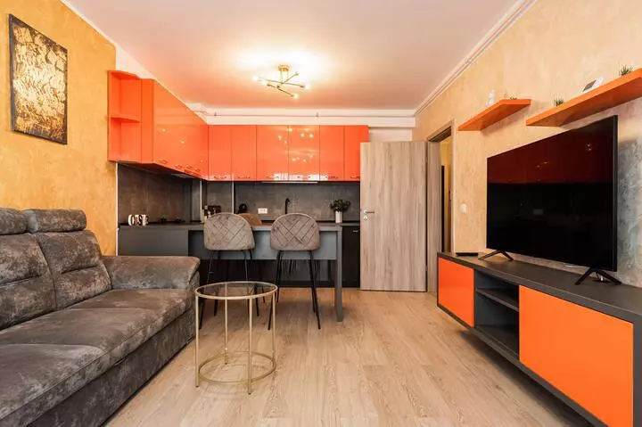 Long-term rental of 2-room studio apartment in Tractorul district, Brașov, Romania