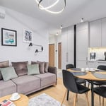 Alquiler de Apartamento de 2 Habitaciones, 36m², Calle Erazma Ciołka, Wola, Varsovia, Polonia