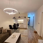 Alquiler a largo plazo de un apartamento nuevo de 3 habitaciones con balcón en Belgrado, Zvezdara