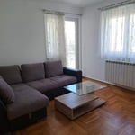 Alquiler a largo plazo de un apartamento de tres habitaciones en el área de Voždovac, Belgrado