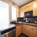 Alquiler a largo plazo – amplio apartamento de 3 habitaciones con balcón y parking en las afueras de París
