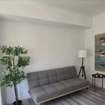 Long-term rental of a renovated 5-bedroom apartment with balcony in Mercado area, Alicante