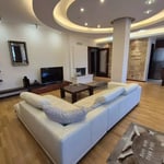 Alquiler a largo plazo de piso de 3 habitaciones, 133 m² en Belgrado, Serbia