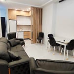 Miete einer neuen, großzügigen Wohnung, Batumi, Georgien