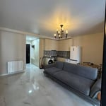Alquiler de apartamento luminoso y amplio con balcón, Batumi, Georgia