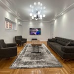 Miete einer großzügigen, möblierten 80 m² Wohnung, Batumi, Georgien