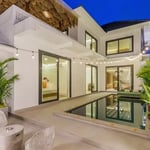 Alquiler a largo plazo de una villa espaciosa de 3 dormitorios en Indonesia, Kerobokan