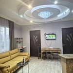 Apartamento luminoso de 60 m² con 2 dormitorios y balcón en alquiler, Batumi, Georgia