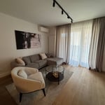 Apartamento moderno 62m² en alquiler en complejo Kennedy Residence, Nuevo Belgrado, Serbia