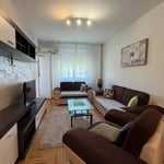 Se alquila apartamento acogedor con parking, Nuevo Belgrado, Belgrado, Serbia