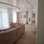 Alquiler de apartamento espacioso 150m² con vistas al mar y al parque, Batumi