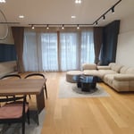 Alquiler de un apartamento espacioso de 3 habitaciones, 92 m², Nuevo Belgrado, Serbia