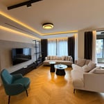 Location d’un appartement spacieux et entièrement rénové de 3 pièces, 107 m², en centre-ville, Belgrade, Serbie