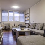 Alquiler de un apartamento cómodo de 2 habitaciones, 60 m², en Novi Beograd, Belgrado, Serbia
