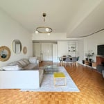 Alquiler de apartamento de tres habitaciones con vista a la Torre Eiffel, 72 m², París, Francia