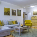 Alquiler de un apartamento luminoso y acogedor de tres ambientes de 75 m² en el centro de la ciudad, Belgrado, Serbia