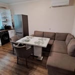 Miete einer geräumigen Dreizimmerwohnung im Stadtzentrum, Burgas, Bulgarien