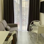 Location d’un appartement lumineux et meublé, 40 m², Batoumi, Géorgie