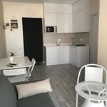 Location d’un appartement lumineux, propre et meublé avec balcon, 42 м², Batoumi, Géorgie
