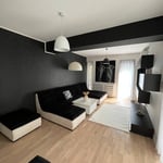 Location d'un appartement spacieux de 200 m² avec jardin privé, quartier Tractorul, Brasov, Roumanie