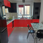 Se alquila apartamento acogedor con parking, Brașov