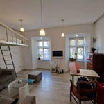 Alquiler a largo plazo de un amplio apartamento dúplex de 3 habitaciones en el centro de Belgrado