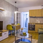 Alquiler a largo plazo, acogedor apartamento de dos habitaciones en Nuevo Belgrado