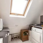 Long-term rental Studio with internet and washing machine in central Paris, France
