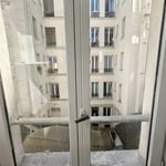 Long-term rental studio in Paris 15th district, private toilet