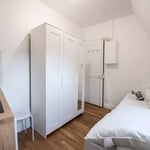Long-term rental of 10m² studio in the 8th arrondissement of Paris, France