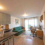 Long-term rental in France: 2-room apartment, 40 m², in Courbevoie with balcony and parking, near Paris