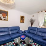 Long-term rental in Paris — 90 m², 3-room apartment with terrace and parking, ground floor