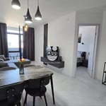 Location à long terme — nouvel appartement 1+1 avec vue mer et montagne à Batoumi