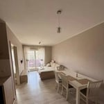 Location longue durée d’un appartement 2 pièces de 44 m² dans le quartier Tarnogaj, Wrocław, Pologne