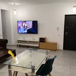 Alquiler a largo plazo de un apartamento de 3 habitaciones, 90 m², en Tomis Plus, Constanza, Rumanía