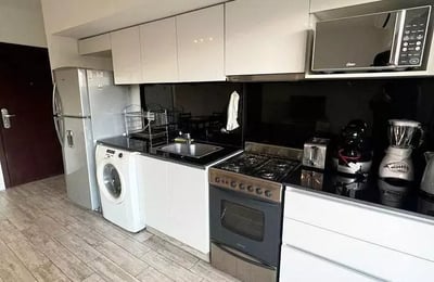 Long-term rental in Buenos Aires: Quiet 2-room apartment with balcony and pool in Palermo