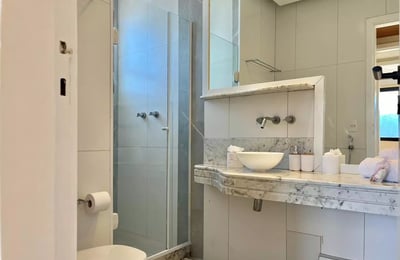 Alquiler a largo plazo de un apartamento dúplex de 3 habitaciones, 90 m², en Barra da Tijuca, Río de Janeiro, Brasil