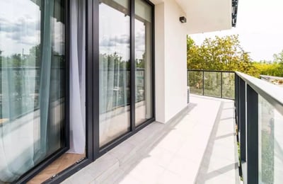Amplio apartamento de 3 habitaciones con balcón en la calle Jana Kazimierza, Wola, Varsovia