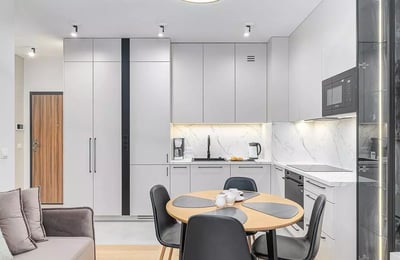 Alquiler de Apartamento de 2 Habitaciones, 36m², Calle Erazma Ciołka, Wola, Varsovia, Polonia