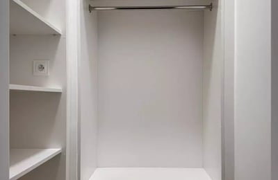 Alquiler a Largo Plazo: Apartamento de 3 Habitaciones y 55 m² con Estacionamiento | Varsovia, Ursus