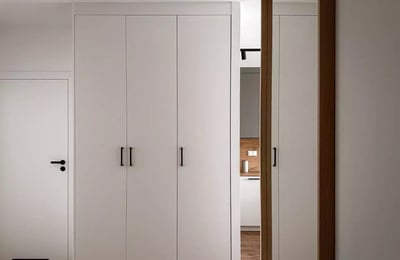Alquiler a Largo Plazo: Apartamento de 3 Habitaciones y 55 m² con Estacionamiento | Varsovia, Ursus