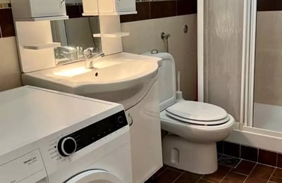 Долгосрочная аренда светлой 3-комнатной квартиры в Белграде с видом на парк Ташмайдан