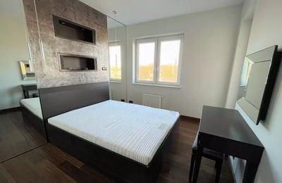 Alquiler a largo plazo: Apartamento de 2 habitaciones, al. Jana Pawła 2, distrito Czyżyny, Cracovia