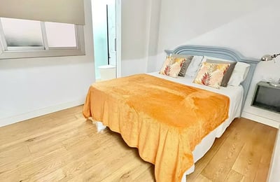 Long-term rental Alicante, San Juan: spacious 3-bedroom apartment with an office, newly renovated