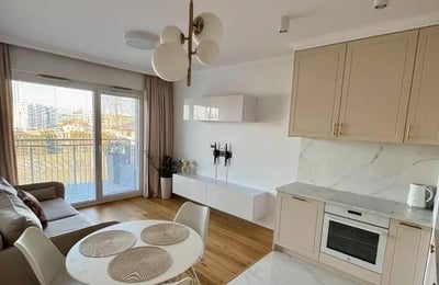 Alquiler a largo plazo, Varsovia, Calle Lazurowa, distrito Bemowo: apartamento de 2 habitaciones con balcón